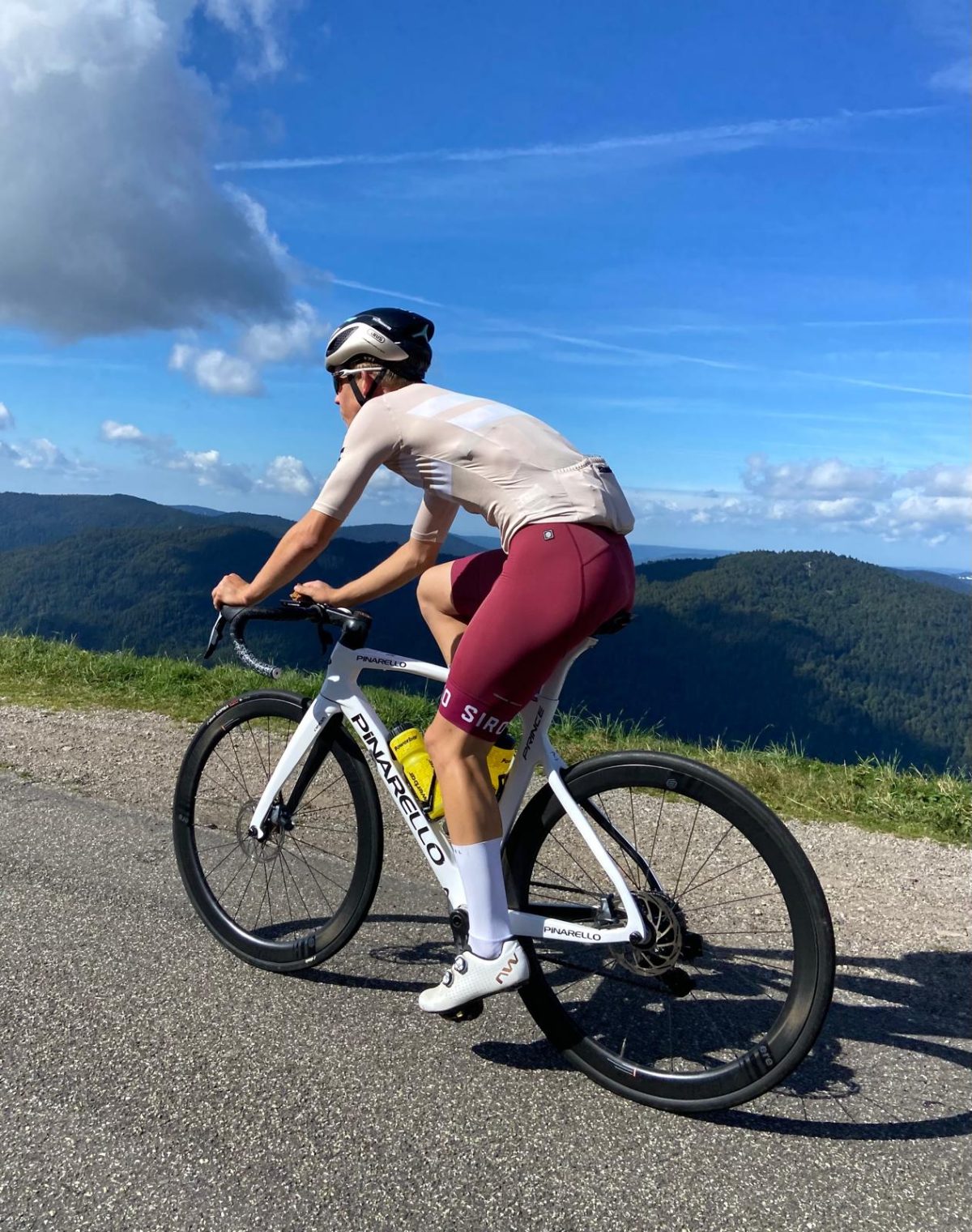Rinse Franken op de racefiets in de bergen